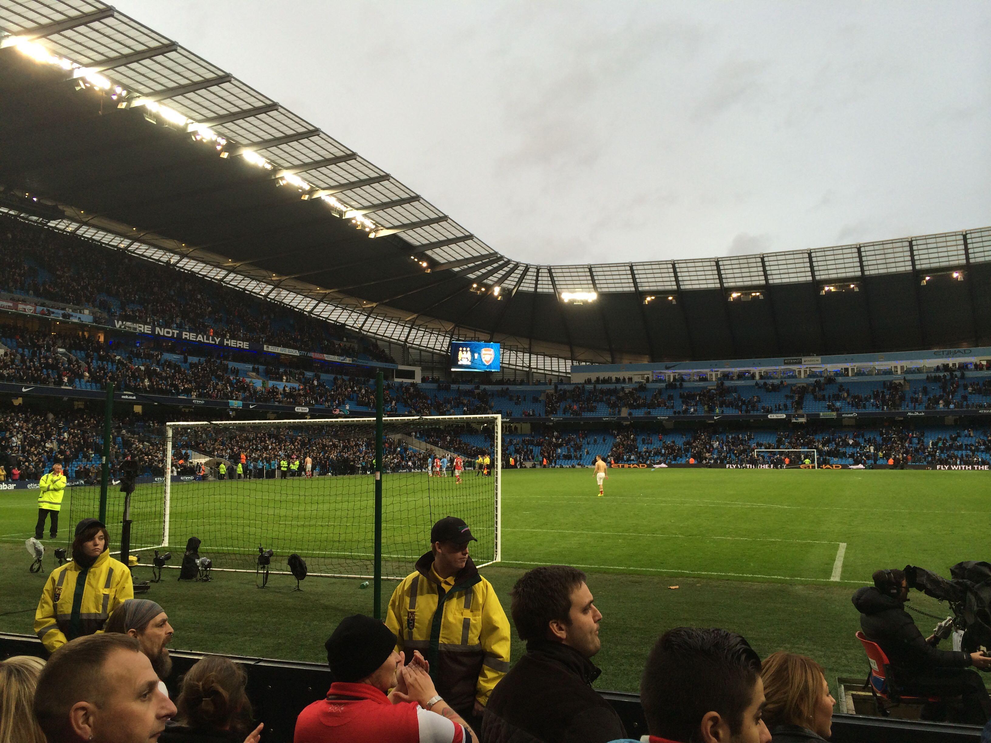 球迷也自发 球迷也自发